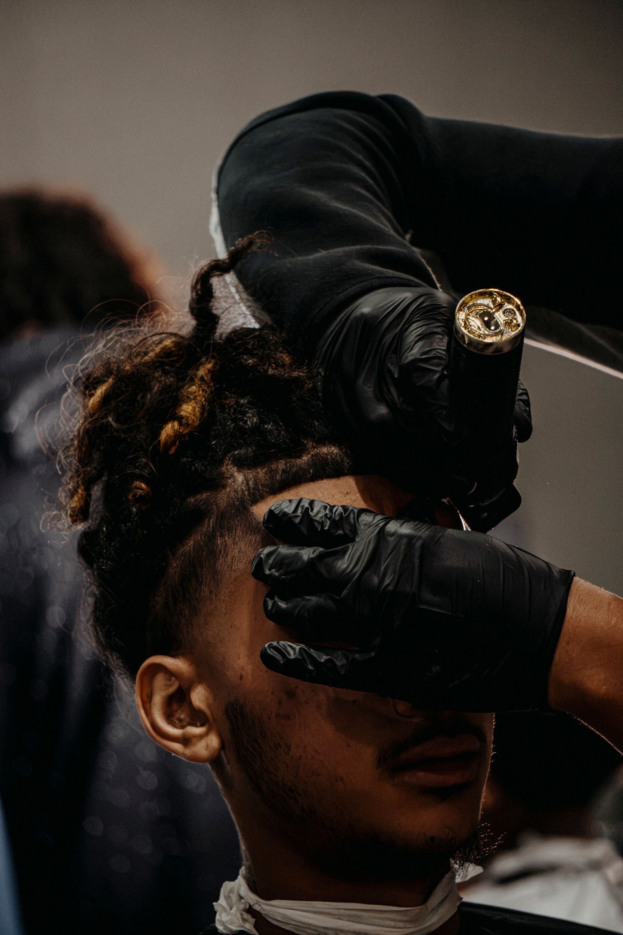 Barber cutting hair at the Hall of Cuts Expo 2026