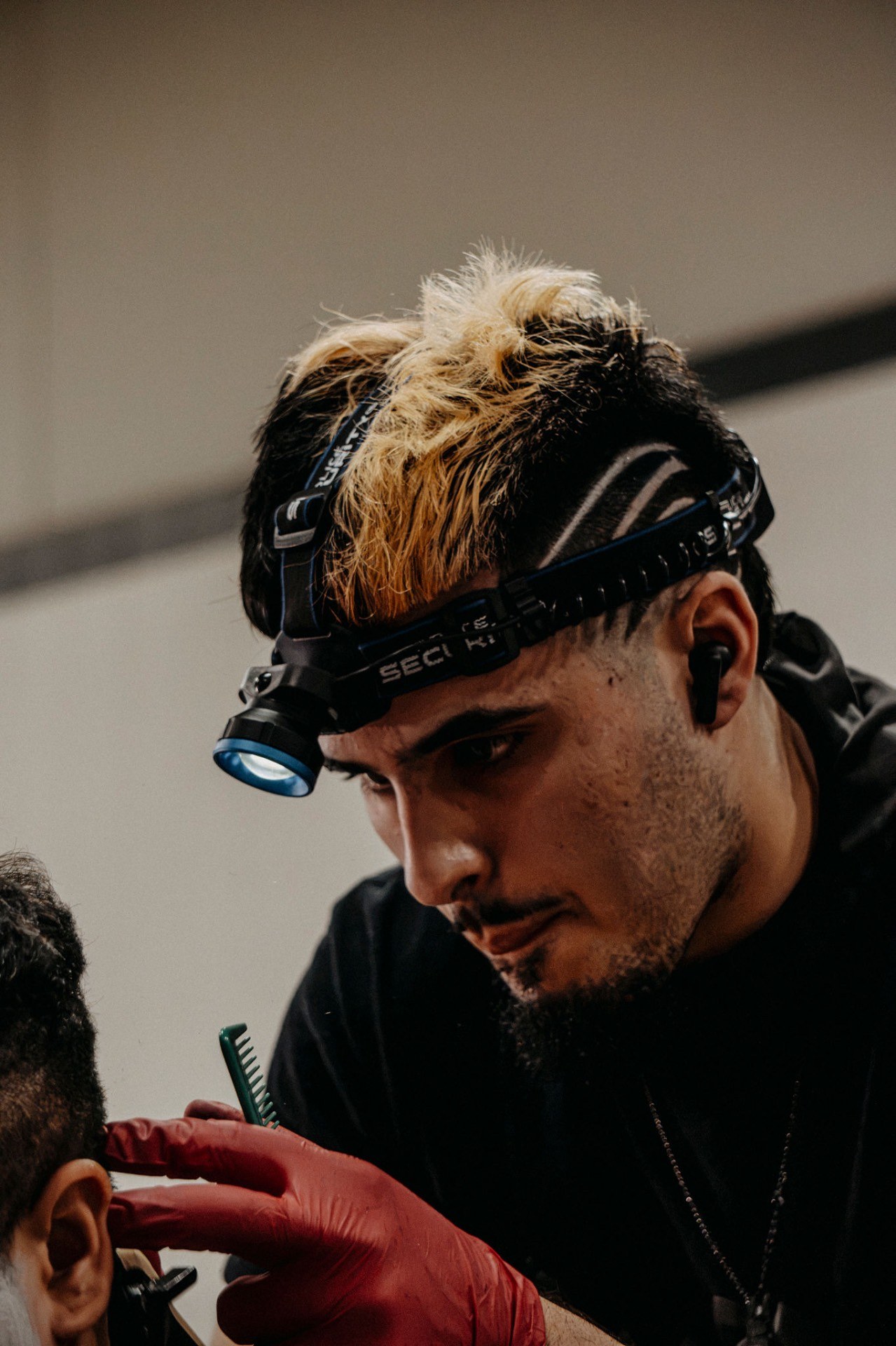Barber focused on a precision cut at the Hall of Cuts Expo